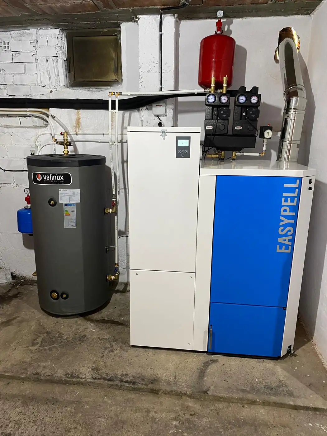 Biomasa · Caldera de pellet Easypell y acumulador Valinox
